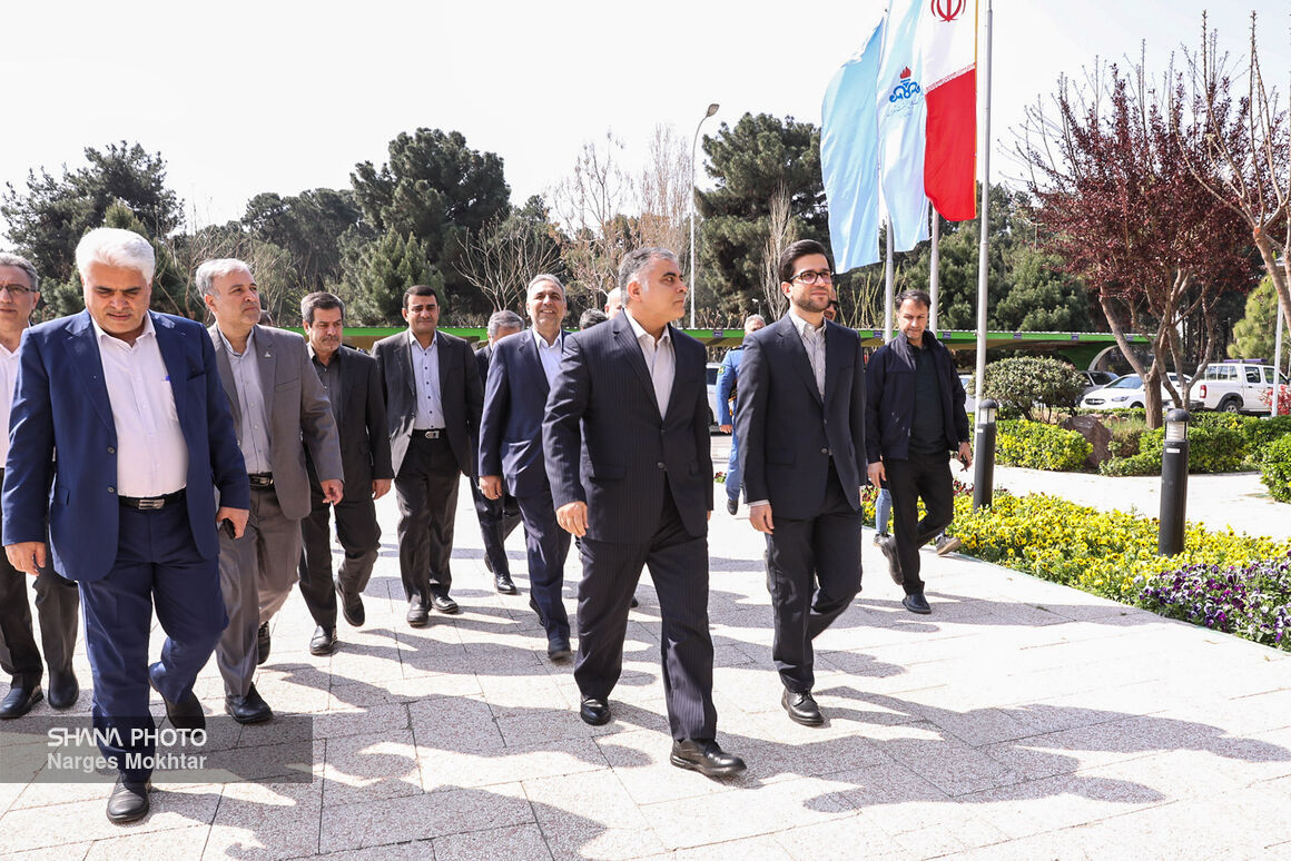 وزیر نفت در پالایشگاه تهران