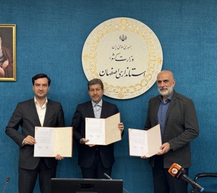 📌با هدف توسعه سرمایه‌گذاری و تأمین مالی پروژه‌های انرژی صورت گرفت:امضای تفاهم‌نامه همکاری بین بورس انرژی ایران و استانداری اصفهان